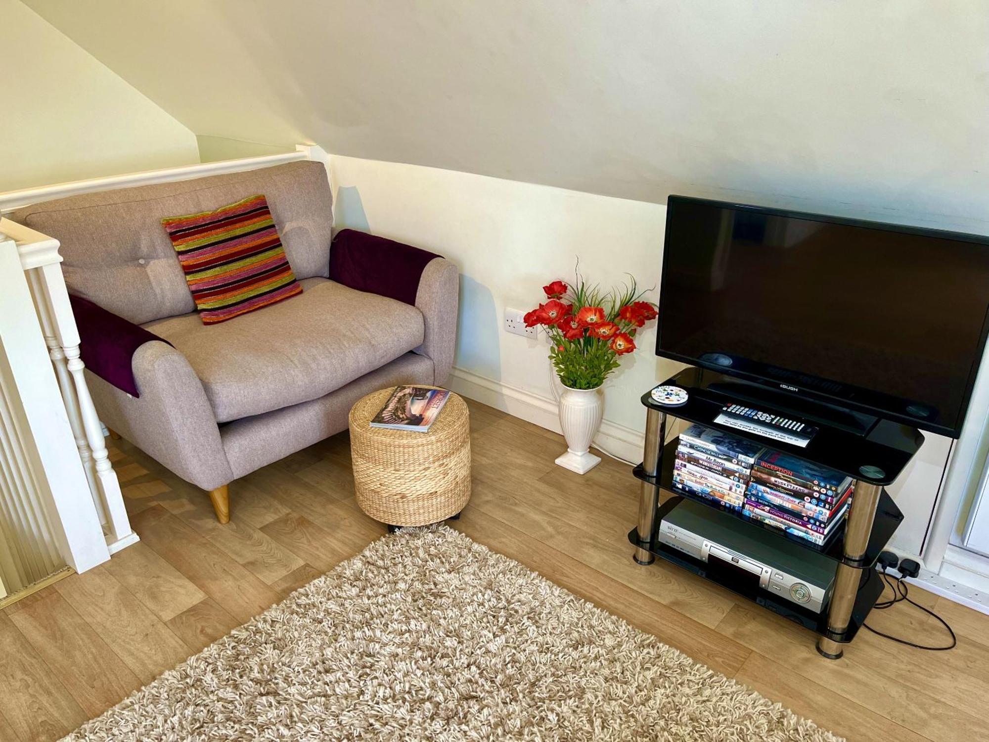 Priors Oak - A Cosy Studio With Countryside Views In Dorset Stalbridge Exterior photo