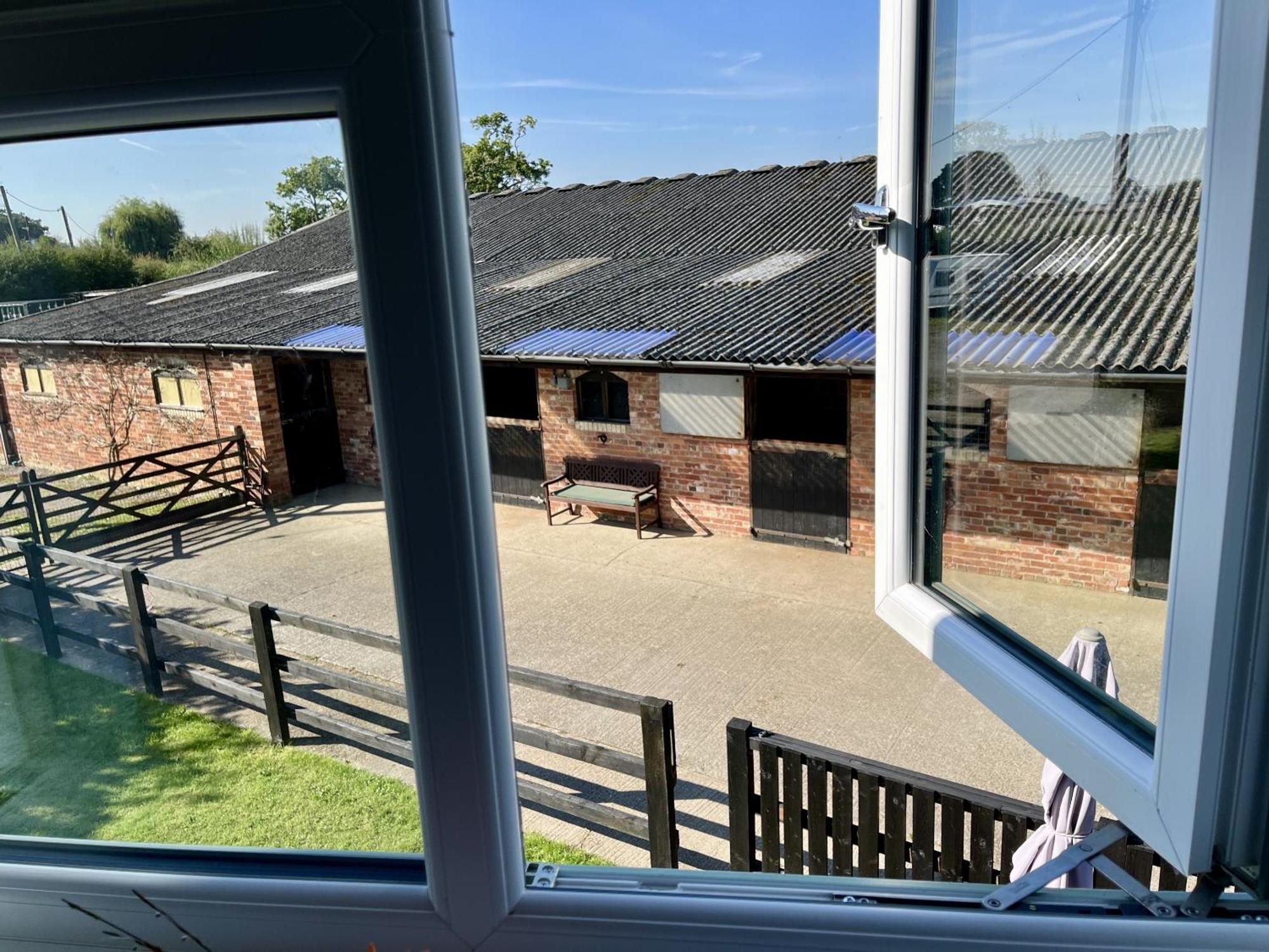 Priors Oak - A Cosy Studio With Countryside Views In Dorset Stalbridge Exterior photo